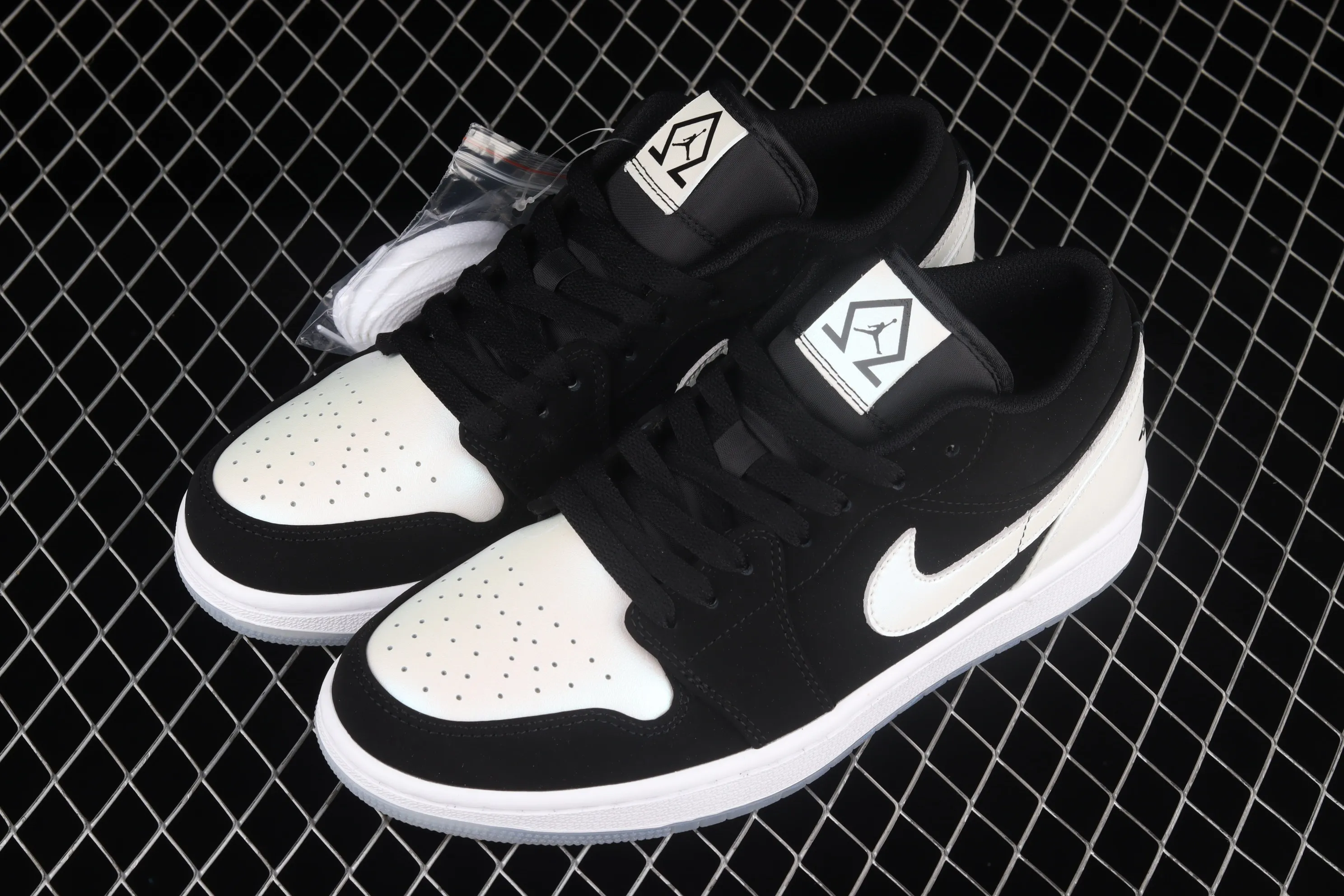 All categories Air Jordan Jordan series basketball shoes Air Jordan 1 Low Air Jordan 1 AJ1 Joe 1 black and white laser low-top retro cultural basketball shoes DH6931-001